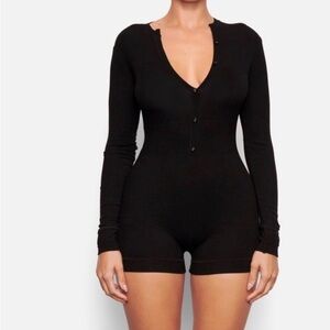 SKIMS Black Soft Lounge Button-Up Henley Ribbed Onesie – Size XL